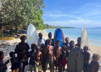 Australian Sports Volunteer Brings Surfing to Kakabona Community
